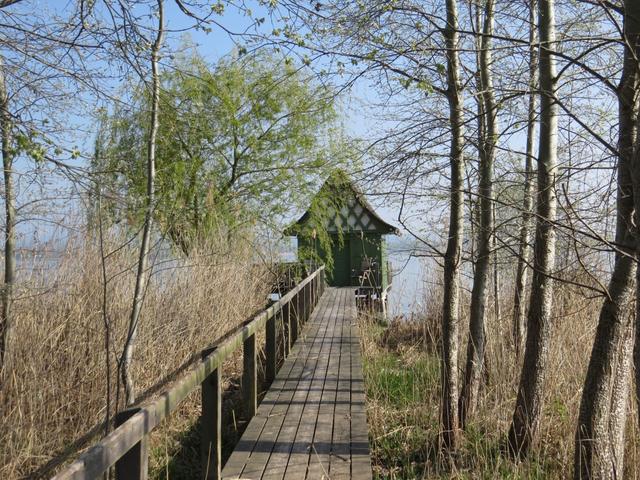 immer wieder laufen wir an solch kleinen Häuser -die direkt auf dem See gebaut sind- vorbei