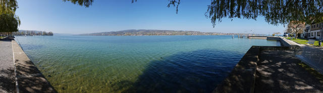 schönes Breitbildfoto mit Blick auf den Untersee, aufgenommen in der Hafenanlage von Steckborn