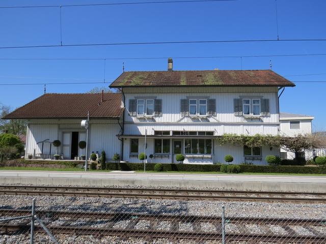 vorbei am schönen ehemaligem Bahnhofsgebäude von Mammern...