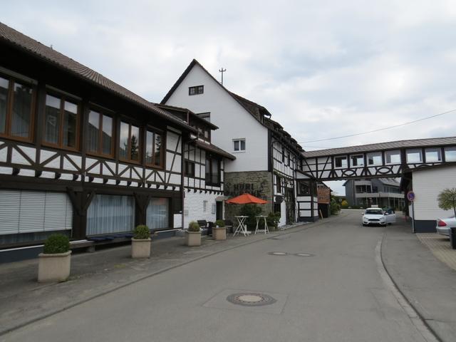 im Hotel Hoeri in Hemmenhofen, legen wir eine Kaffeepause ein