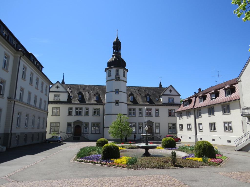 es ist klar, das wir dem Kloster und der Kirche einen Besuch abstatten