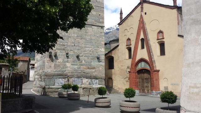 wir erreichen die römisch-gotische Collegiata di Sant'Orso, erbaut 600 n. Chr.