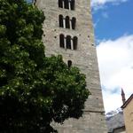 Blick zum 44 meter hohen romanischen Kirchturm 600 n. Chr. Er wurde auch als Wehr- und Wachturm benutzt