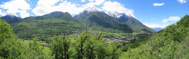 schönes Breitbildfoto mit Blick ins Aostatal