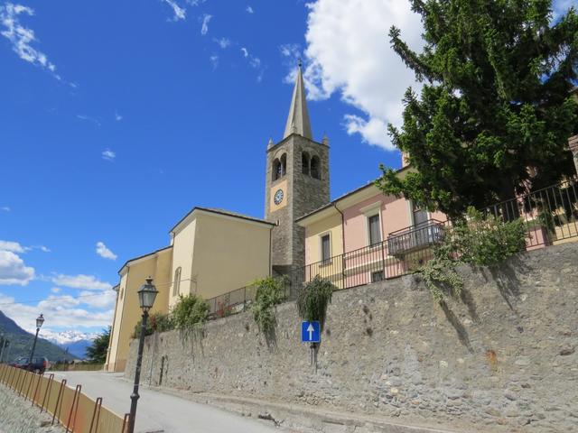 nach einer Pause in Nus, verlassen wir an der Kirche Sant'Illario vorbeilaufend, das Städtchen