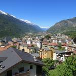 Blick auf die Häuser von Saint-Vincent das auch den liebevollen Zusatzname "Riviera des Aostatales" besitzt