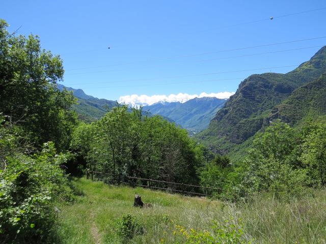 über diesen grandiosen Aussichtsbalkon wandern wir weiter Talauswärts