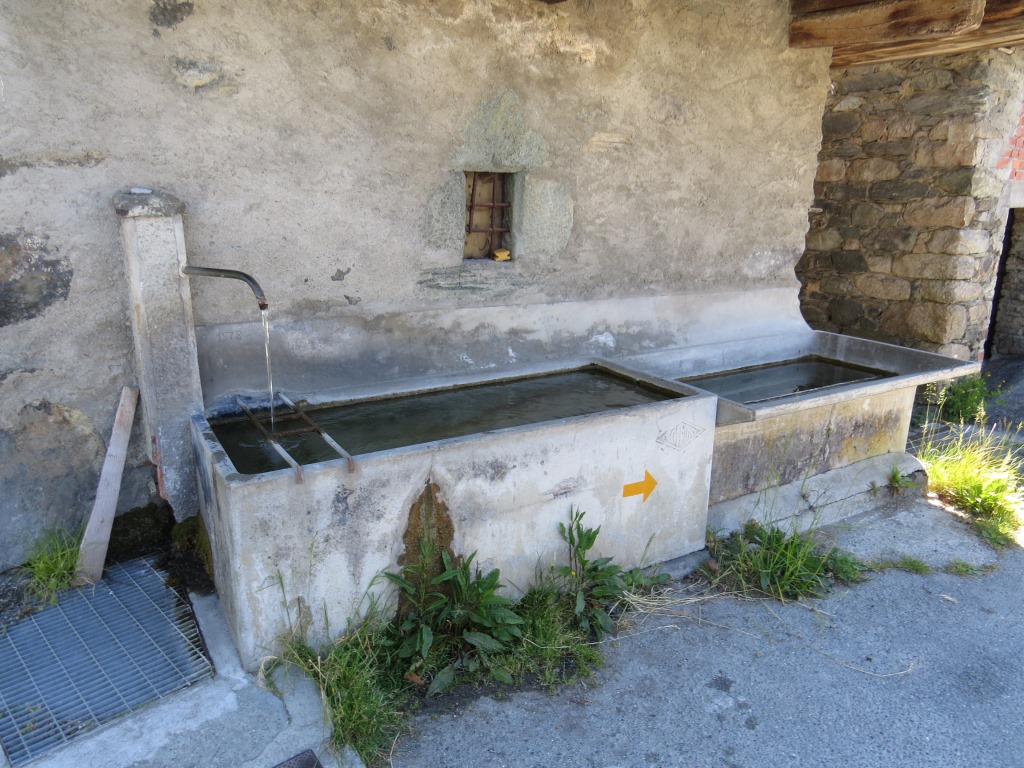 der kleine Dorfbrunnen von Chenal