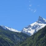 steil in den Himmel ragt die Spitze des Mont Avic -im gleichnamigen Nationalpark- in die Höhe