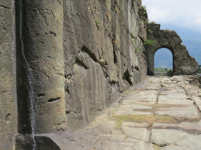 der Torbogen von Donnas zählt sicher zu den besonderen Wegabschnitten der Via Francigena