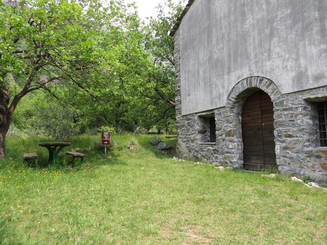 nach diesem Aufstieg, (es sollte nicht der letzte sein), erreichen wir den schönen Rastplatz bei der Kapelle St.Roch