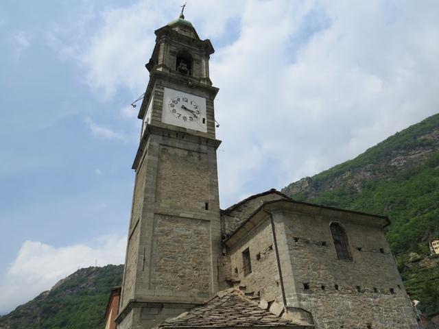 bei der grossen Kirche von Carema