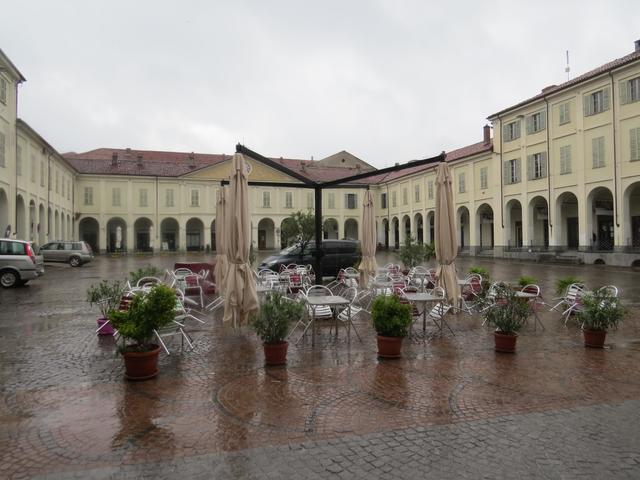 bei der Piazza Ottinetti, tönt so wie Olivetti. 1908 wurde hier Olivetti gegründet. Wer hat heute noch eine Schreibmaschine?