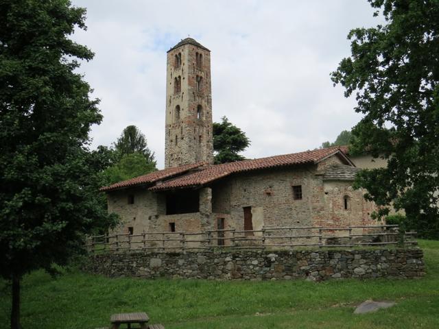 kurz nach Bollengo erreichen wir die schöne romanische Kirche San Pietro e Paolo. Leider auch geschlossen