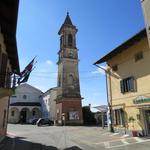 die Kirche Chiesa della Beata Vergine del Rosato in Roppolo mit seinem schlanken Glockenturm