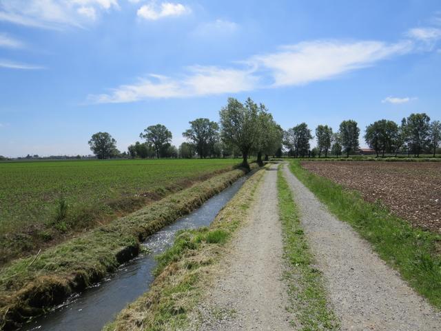 ...links von uns Wasserkanäle...