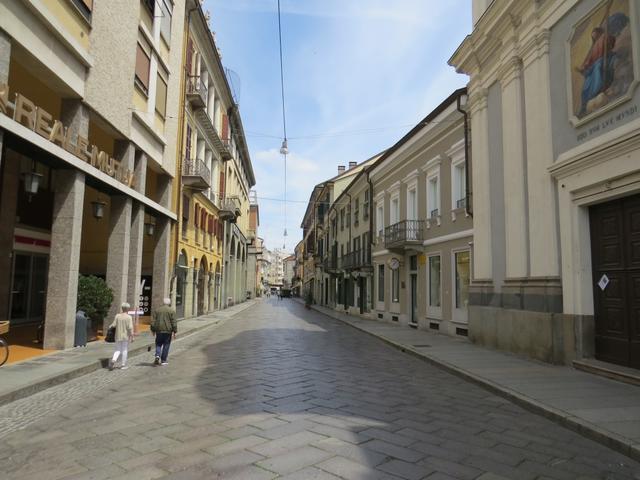über den Corso Libertà (altertümliche Strasse von Vercelli) laufen wir in die Altstadt