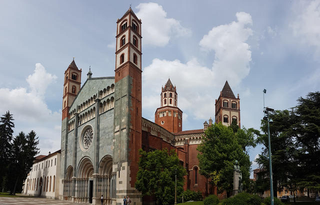 weiter geht es zur romanischen und gotischen Basilica Sant' Andrea 12.Jhr.