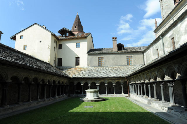 die Collegiata di Sant'Orso besitzt auch einen schönen Kreuzgang aus dem 14. Jhr.