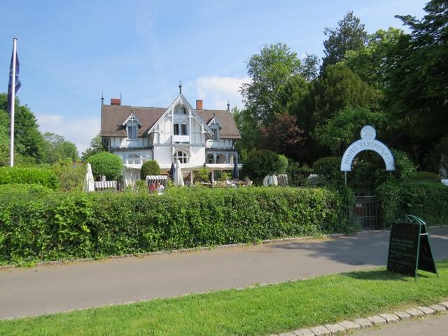 alles am See, und an schönen Hotel und Restaurants vorbei, geht es Richtung Konstanzer Horn