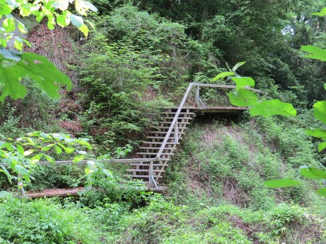 über Holztreppen und Brücken wird die Marienschlucht durchquert