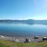 schönes Breitbildfoto mit Blick auf die andere Seite des Bodensee