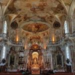 die Wallfahrtskirche wurde im 17.Jhr. erbaut und besitzt eine reiche barocke Ausstattung wie Stuckaturen, Altären und Skulpture