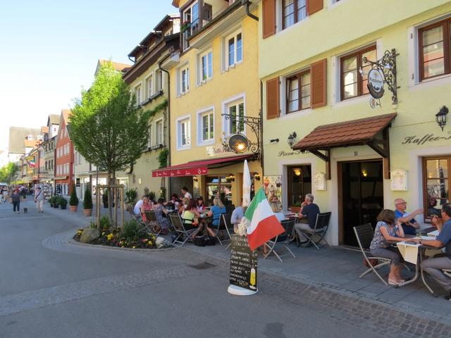 nach dem Nachtessen laufen wir weiter durch die Altstadt von Meersburg...