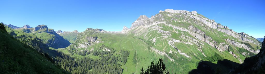 sehr schönes Breitbildfoto. Bei Breitbildfotos nach dem anklicken, immer noch auf Vollgrösse klicken