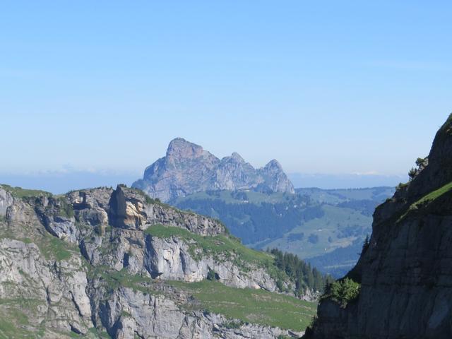 Blick auf die Felsbastion des Mythen