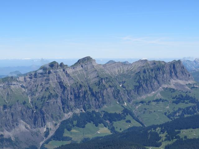 Blick ins Muotatal und ins Hoch Ybrig Gebiet mit Druesberg, den wir auch schon bestiegen haben