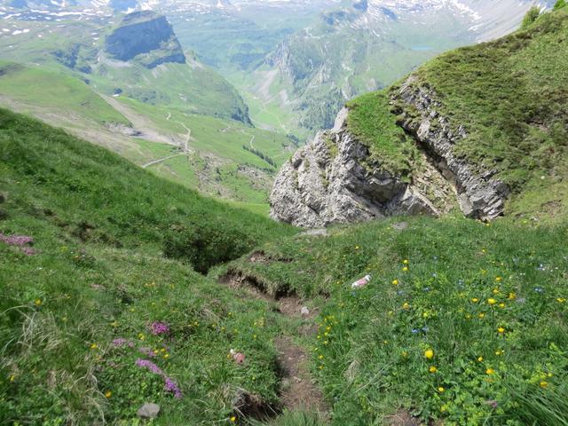 ...wandern wir weiter abwärts zum Durchgang