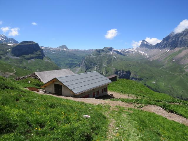 ...erreichen wir wieder die Alpgebäuden auf Alp Zingel 1791 m.ü.M.