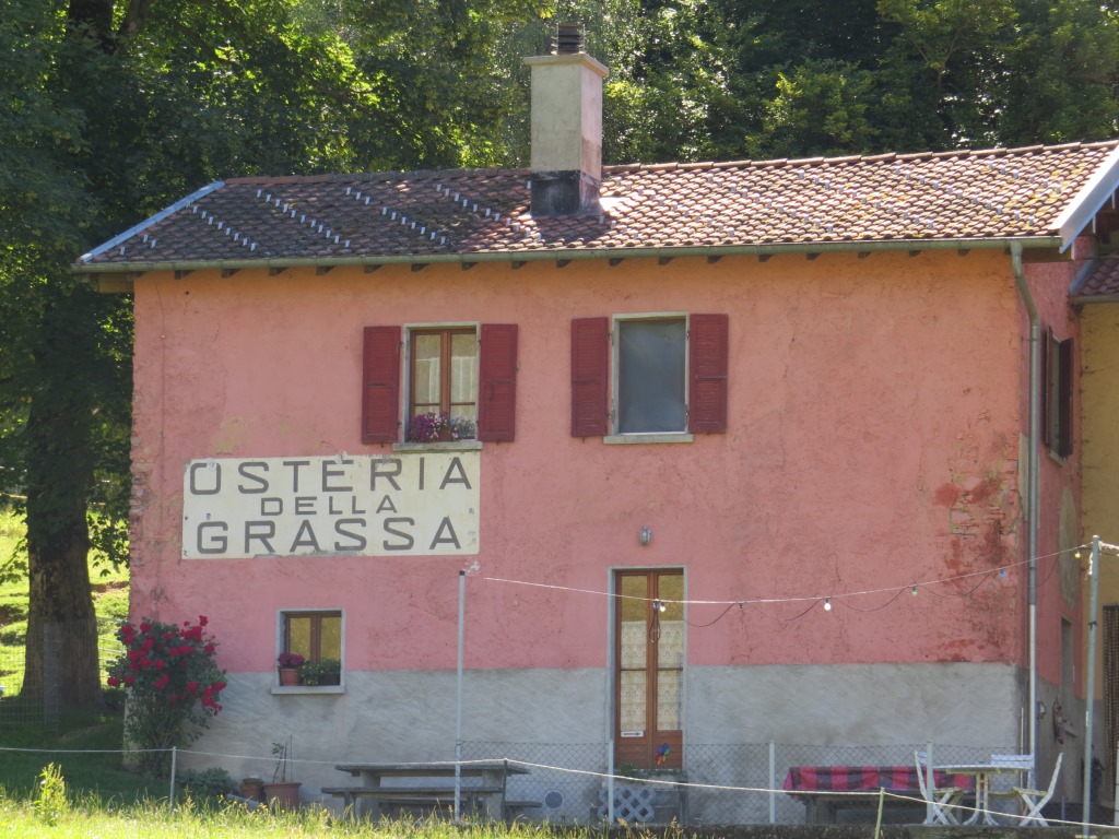 ...zum grossen Bauernhof auf der Alpe La Grassa