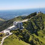 Blick hinunter auf die neu erstelle Bergstation und Aussichtsterrasse