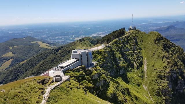 Blick hinunter auf die neu erstelle Bergstation und Aussichtsterrasse