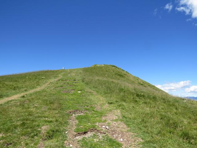 nur noch wenige Meter trennen uns nun vom Gipfel des Monte Generoso