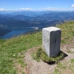 das der Monte Generoso ein Grenzberg ist, beweisen die Grenzsteine