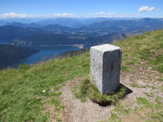 das der Monte Generoso ein Grenzberg ist, beweisen die Grenzsteine