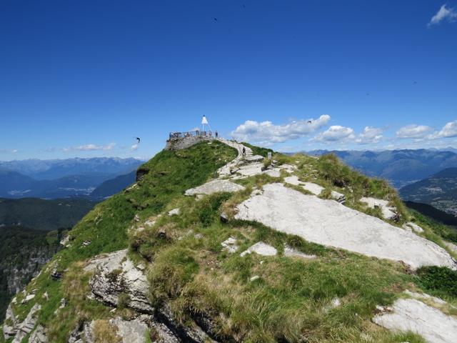 Blick auf die Gipfelplattform des Monte Generoso auch Calvagione genannt 1700 m.ü.M.