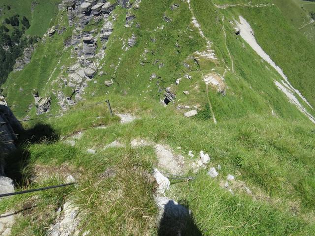 über diesen gesicherten Steig verlassen wir nachdem wir uns sattgesehen haben, den Monte Generoso