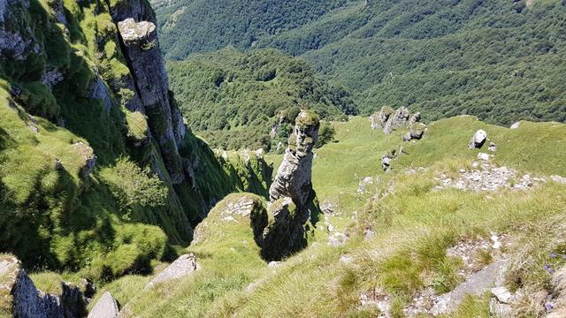 senkrecht fällt hier die Westwand des Monte Generoso in die Tiefe, und zum Lago di Lugano