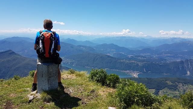 wieder auf dem ersten Gipfel des Baraghetto, bestaunen wir nochmals die grandiose Aussicht auf den Lago di Lugano