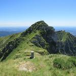 alles dem breiten Kamm und der Grenze entlang, wandern wir wieder zurück Richtung Monte Generoso