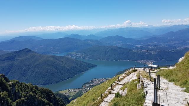 ...verlassen wir mit einem unwahrscheinlichem Rundblick, danach den Monte Generoso