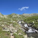 wir überqueren den Abfluss dei Laghi d'Orsirora...