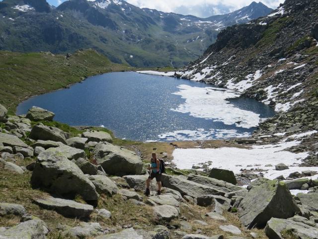 ... nehmen wir den direkten, kürzeren, aber eher steiler Bergweg unter die Füsse...