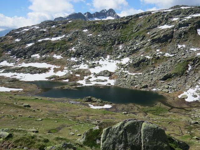 es ist der untere der beiden Laghi d'Orsirora. Er ist eher klein und teilweise versumpft