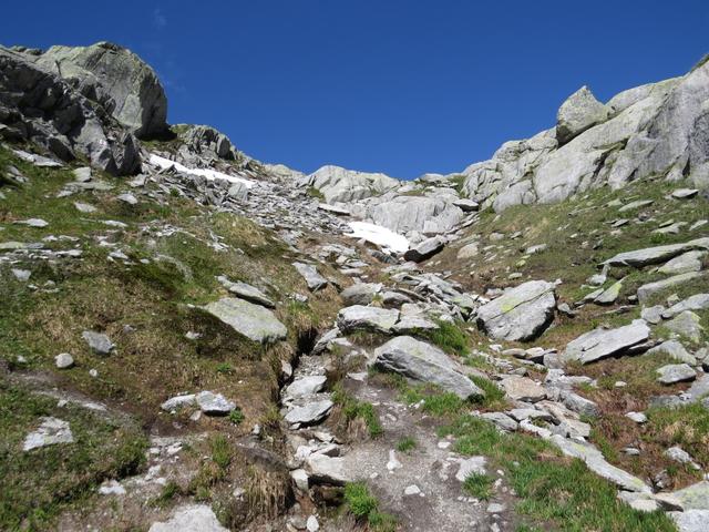 der Wanderweg führt nicht direkt zu diesem See, sondern weiter geradeaus