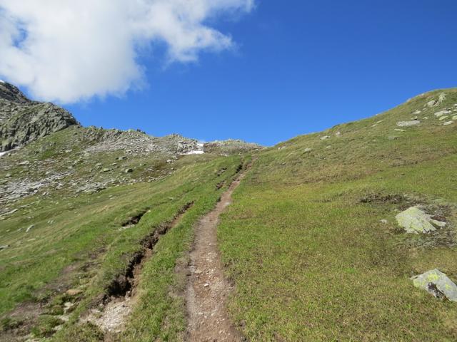 dieser kleine Abstecher hinauf zum Pass, sollte man sich nicht entgehen lassen